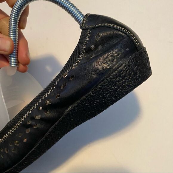 Taos Untold Ballet Flat Leather laser cut Black rounded toe flats-36US 5 - Picture 7 of 9